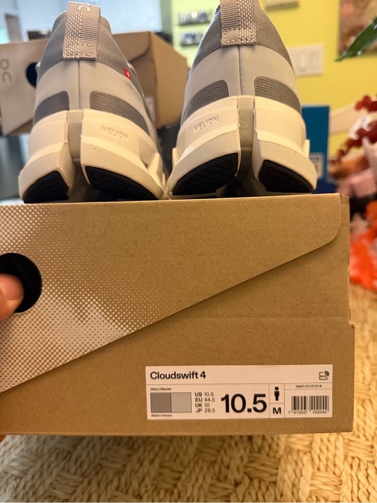 On Cloudswift 4 Running Shoe - Alloy/Glacier Gray sz 10.5 mens new in box